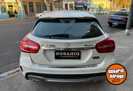 Autos - Mercedes Benz GLA 250 2017 Nafta 61100Km - En Venta