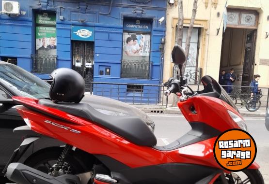 Motos - Honda PCX 2017 Nafta 15800Km - En Venta