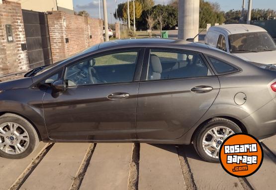 Autos - Ford Fiesta Sedan 2014 Nafta 132000Km - En Venta