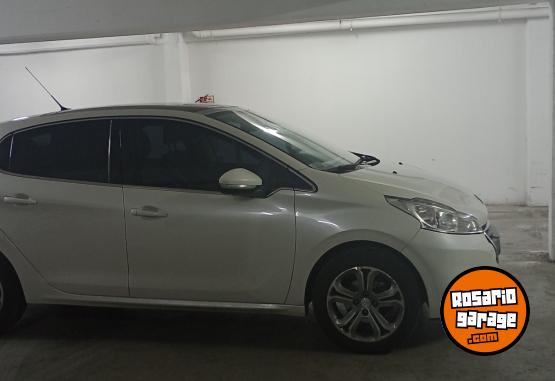 Autos - Peugeot 208 2015 Nafta 70000Km - En Venta