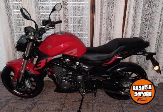 Motos - Benelli TNT 302s 2022 Nafta 5300Km - En Venta