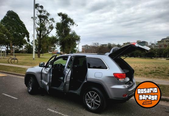 Camionetas - Jeep Grand Cherokee 2017 Nafta 112000Km - En Venta