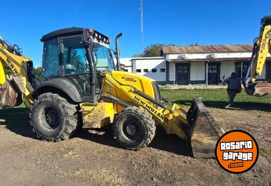 Camiones y Gras - NEW HOLLAND B95 4X4 2023 - En Venta