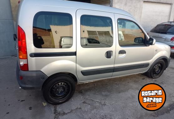 Utilitarios - Renault Kangoo 2015 GNC 205000Km - En Venta