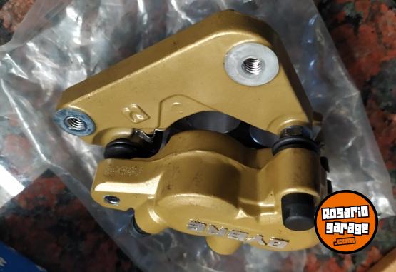 Accesorios para Motos - Caliper Delantero BAJAJ RS200 DT131853 - En Venta