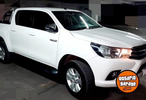 Camionetas - Toyota 2.8 Cd Srv 177cv 4x2 2017 Diesel 120000Km - En Venta