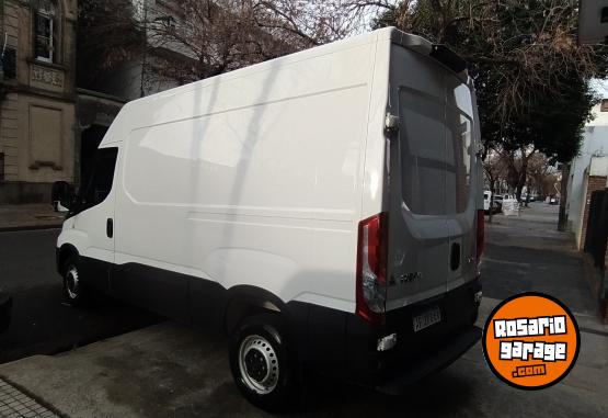 Utilitarios - Fiat Iveco Daily 30-130 Alto 2022 Diesel 33000Km - En Venta