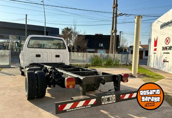 Camiones y Gras - F 4000 C/SIMPLE CUMMINS EURO MECIII 3.9 TDI 4x4 XL ao 2011 IMPECABLE! Acrcate a ORIO HNOS, SAN GENARO, concesionario oficial DFM, JMC, ISUZU, KAMA Camiones - En Venta