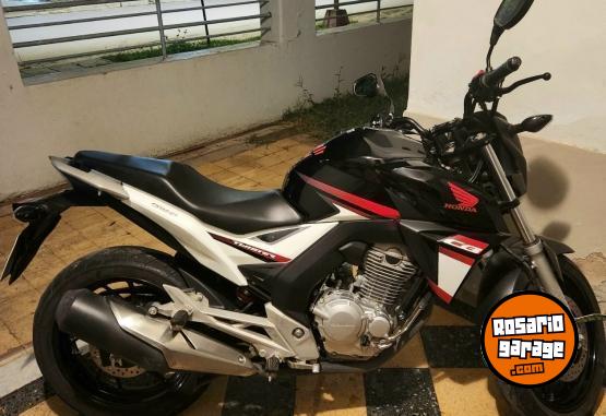 Motos - Honda CB250 2017 Nafta 10300Km - En Venta