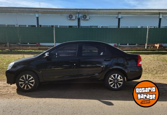 Autos - Toyota Etios Platinium 2016 Nafta 160000Km - En Venta