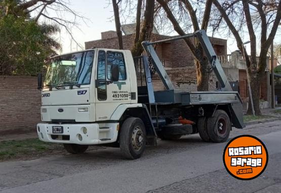 Camiones y Gras - CAMION FORD 1517 CON EQUIPO HIDRAULICO PORTA VOLQUETES - En Venta