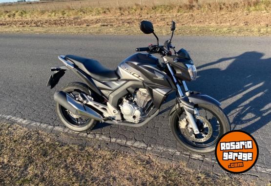 Motos - Honda Twister CB 250 2022 Nafta 5900Km - En Venta