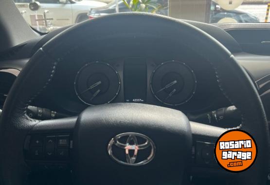 Camionetas - Toyota Toyota Hilux SRV 4X4 2022 Diesel 44000Km - En Venta