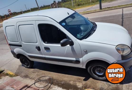 Utilitarios - Renault Kangoo 2016 GNC 200000Km - En Venta