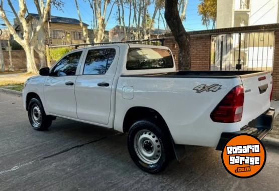 Camionetas - Toyota Toyota hilux permuto 2017 Diesel 200000Km - En Venta