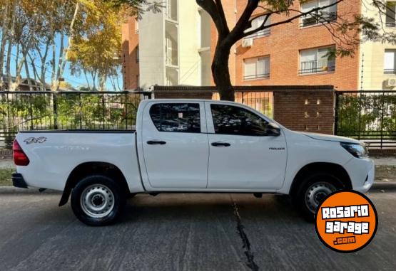 Camionetas - Toyota Toyota hilux permuto 2017 Diesel 200000Km - En Venta