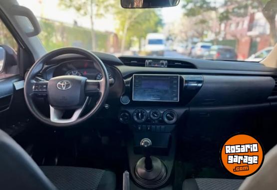 Camionetas - Toyota Toyota hilux permuto 2017 Diesel 200000Km - En Venta