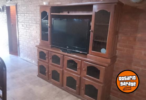 Hogar - MODULAR DE ALGARROBO DE 2MTRS X 2MTRS CON ESPACIO PARA TV 42 " - En Venta