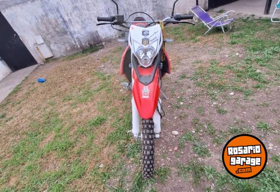 Motos - Corven TXR 2021 Nafta 3000Km - En Venta