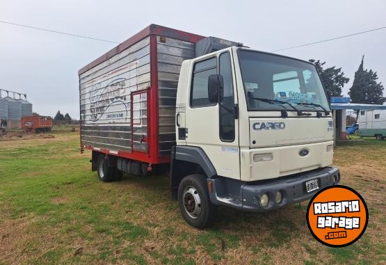 Camiones y Gras - Ford 915 con furgon termico - En Venta