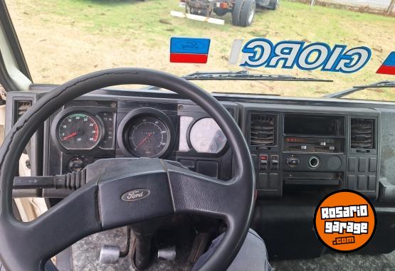 Camiones y Gras - Ford 915 con furgon termico - En Venta