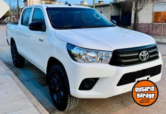 Camionetas - Toyota Hilux DX 2017 Diesel 137000Km - En Venta