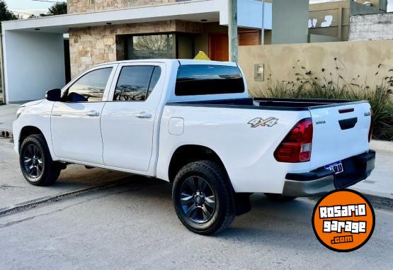 Camionetas - Toyota Hilux DX 2017 Diesel 137000Km - En Venta