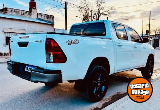 Camionetas - Toyota Hilux DX 2017 Diesel 137000Km - En Venta