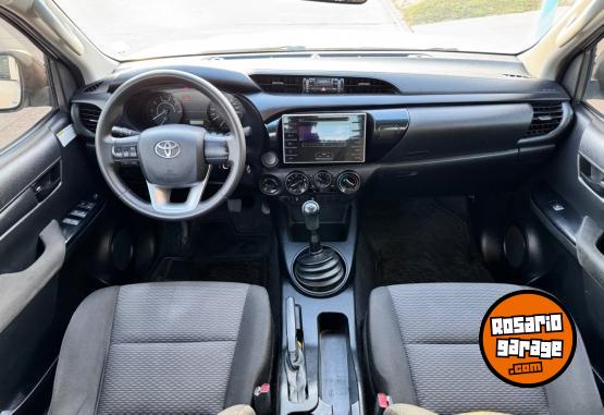 Camionetas - Toyota Hilux DX 2017 Diesel 137000Km - En Venta