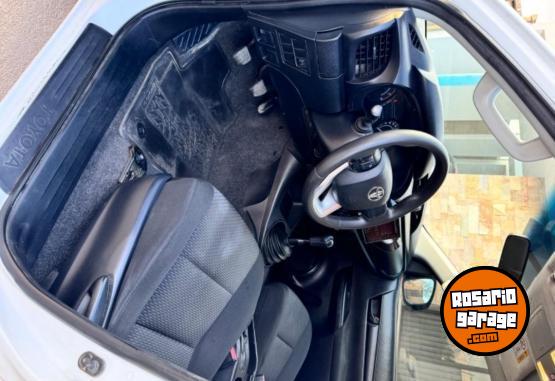 Camionetas - Toyota Hilux DX 2017 Diesel 137000Km - En Venta