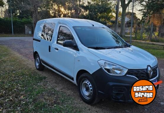 Utilitarios - Renault Kangoo emotion 5 asientos 2020 GNC 98000Km - En Venta