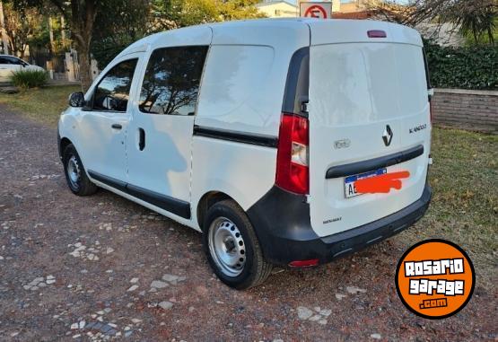 Utilitarios - Renault Kangoo emotion 5 asientos 2020 GNC 98000Km - En Venta