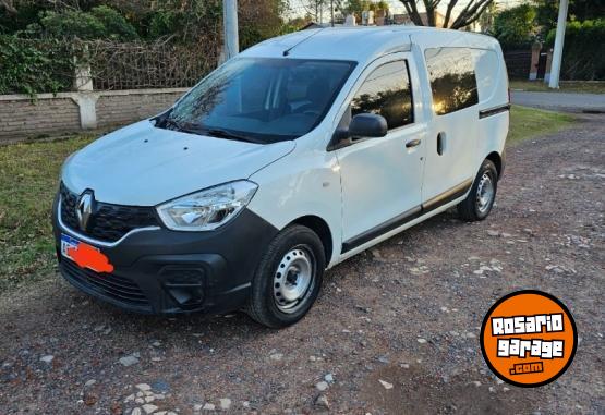 Utilitarios - Renault Kangoo emotion 5 asientos 2020 GNC 98000Km - En Venta