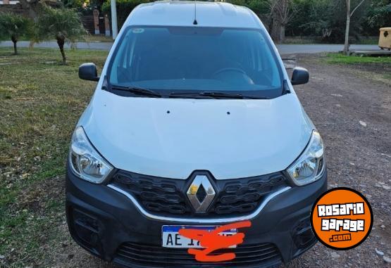 Utilitarios - Renault Kangoo emotion 5 asientos 2020 GNC 98000Km - En Venta