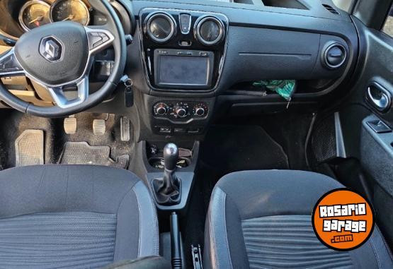 Utilitarios - Renault Kangoo emotion 5 asientos 2020 GNC 98000Km - En Venta