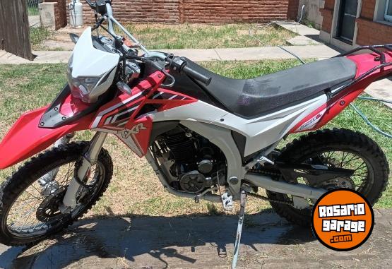 Motos - Corven Triax txr 250 l 2022 Nafta 13000Km - En Venta