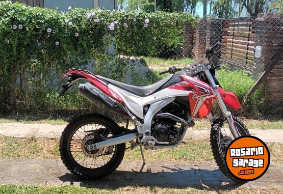 Motos - Corven Triax txr 250 l 2022 Nafta 13000Km - En Venta