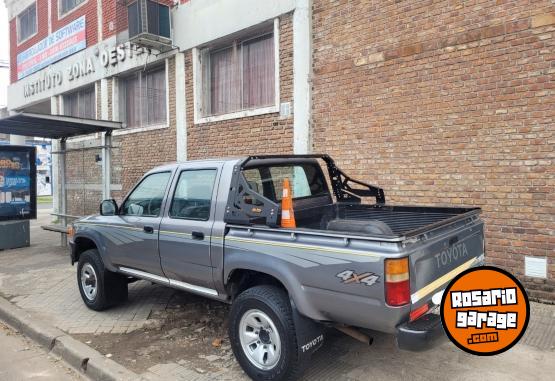 Camionetas - Toyota Hilux 2000 Diesel 260000Km - En Venta