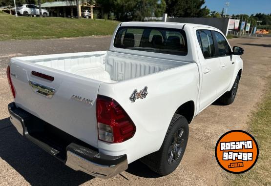 Camionetas - Toyota HILUX 2.8 SR MT 2024 Diesel 0Km - En Venta