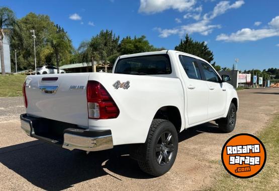 Camionetas - Toyota HILUX 2.8 SR MT 2024 Diesel 0Km - En Venta