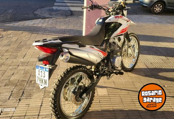 Motos - Corven Trax 250 2022 Nafta 5000Km - En Venta