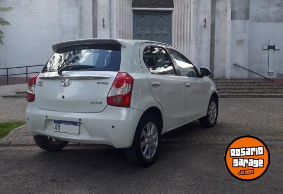 Autos - Toyota Etios 5 puertas 2017 Nafta 110000Km - En Venta