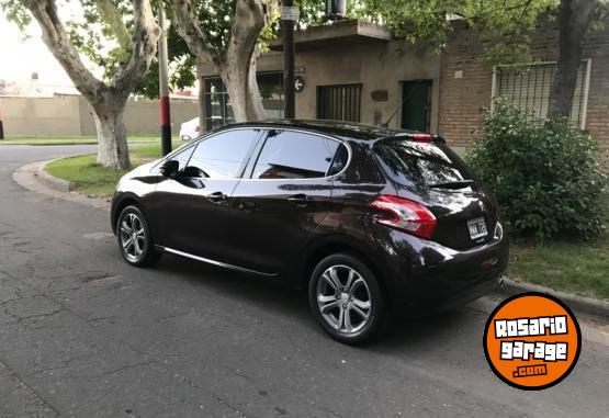 Autos - Peugeot 208 feline 2013 Nafta 144000Km - En Venta