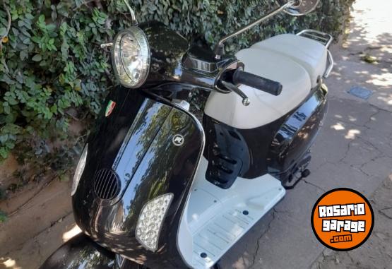 Motos - Motomel Scooter. Strato Euro 150 2022 Nafta 12000Km - En Venta