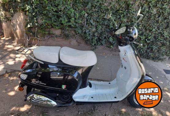 Motos - Motomel Scooter. Strato Euro 150 2022 Nafta 12000Km - En Venta