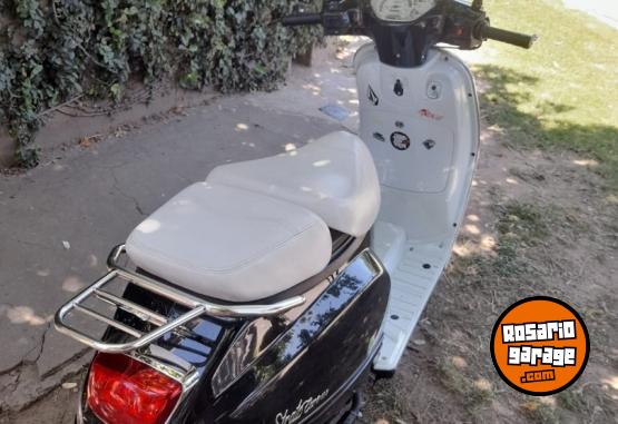 Motos - Motomel Scooter. Strato Euro 150 2022 Nafta 12000Km - En Venta