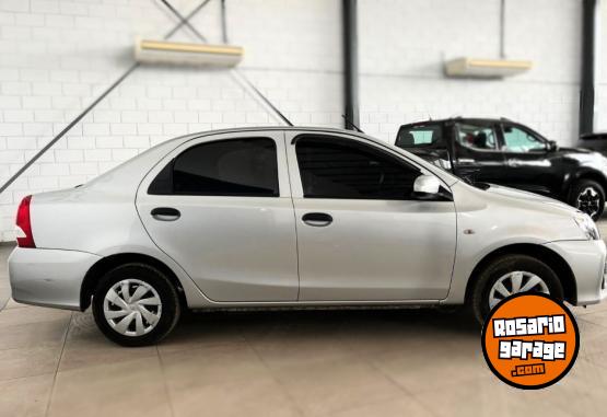 Autos - Toyota ETIOS X 2022 Nafta 71500Km - En Venta