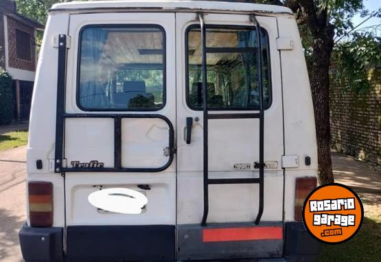 Utilitarios - Renault trafic 1993 Diesel 111111Km - En Venta