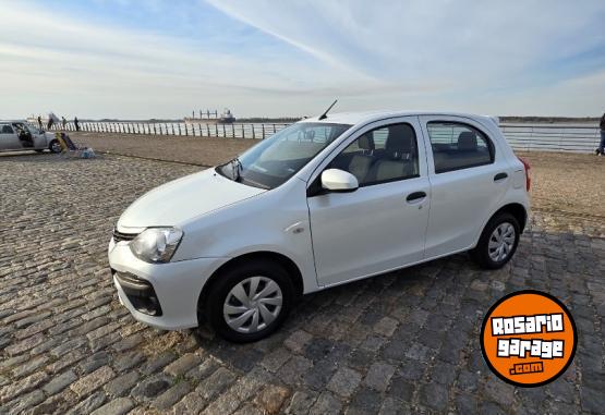 Autos - Toyota Etios 2023 Nafta 39000Km - En Venta