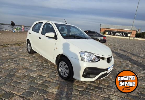 Autos - Toyota Etios 2023 Nafta 39000Km - En Venta